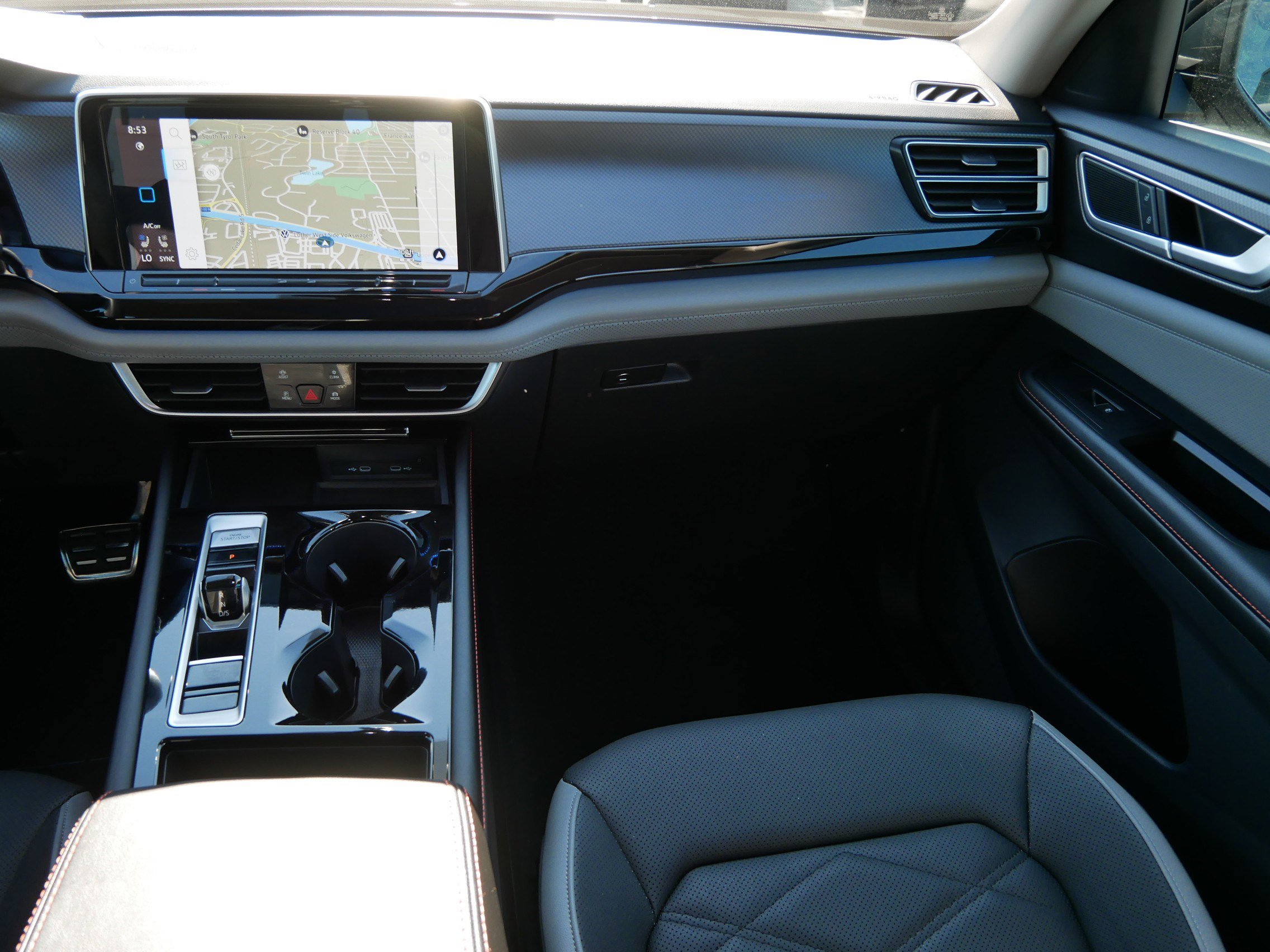 2024 Volkswagen Atlas Peak Edition SEL photo 11