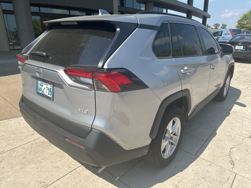 2021 Toyota RAV4 XLE photo 4