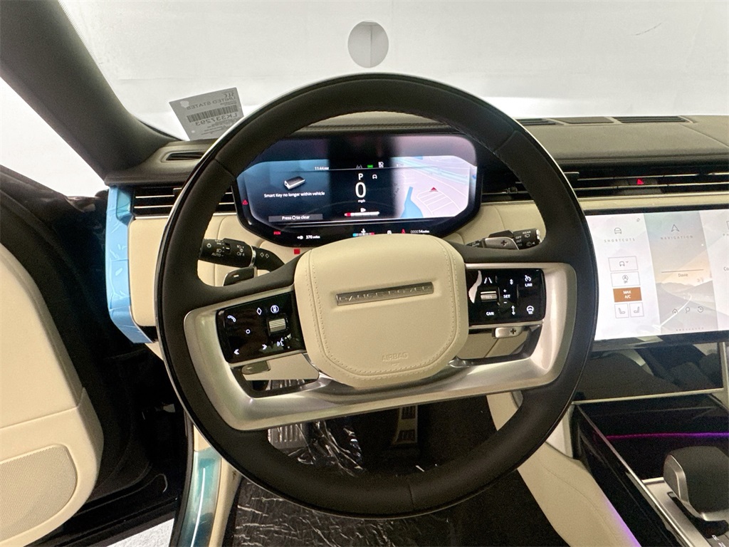 2025 Land Rover Range Rover SE photo 11