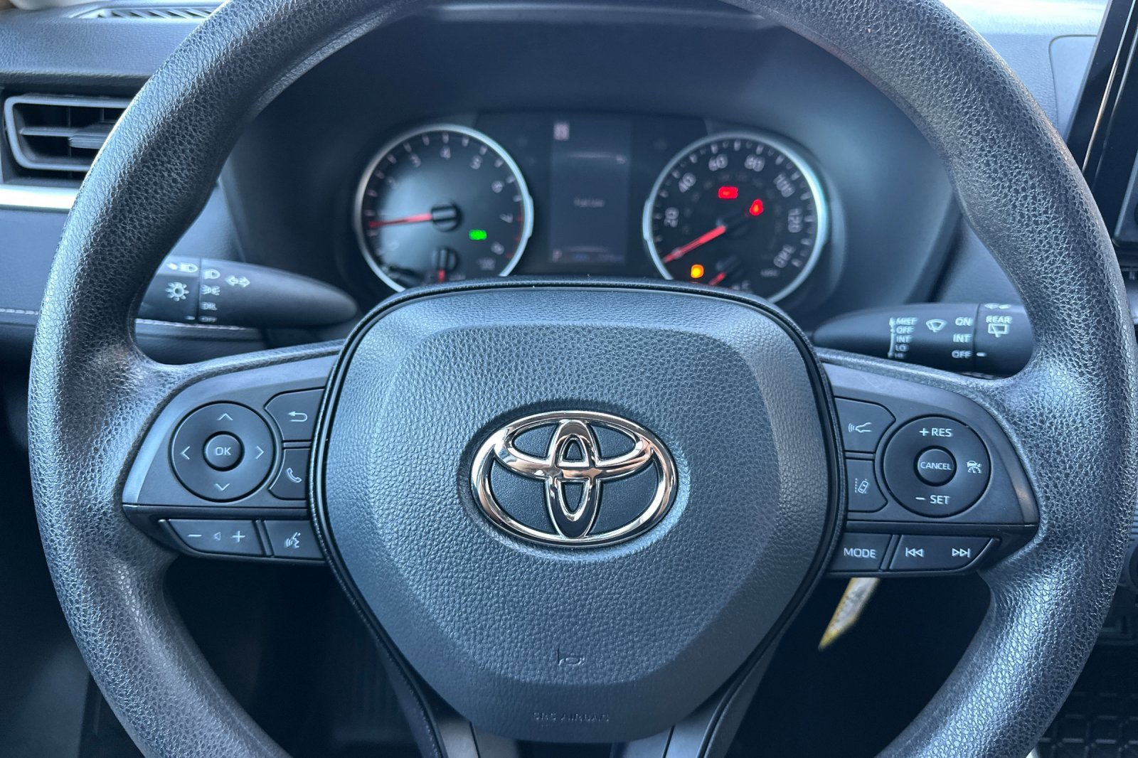 2022 Toyota RAV4 LE photo 28