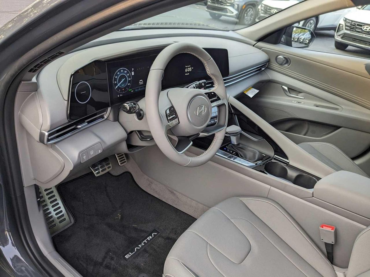 2025 Hyundai Elantra Hybrid SEL Sport photo 2