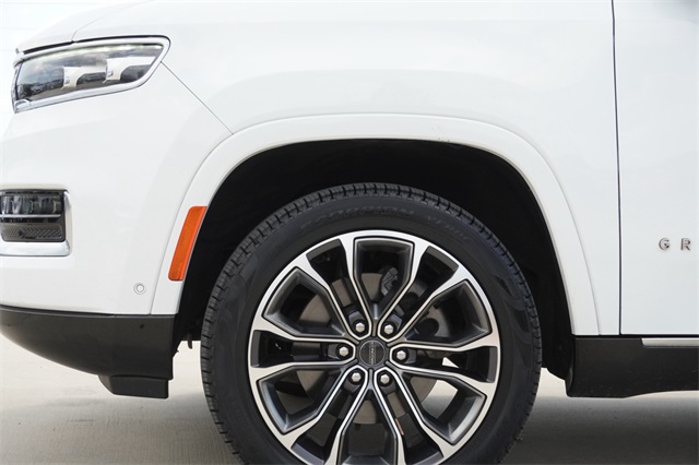 2023 Jeep Grand Wagoneer III photo 5