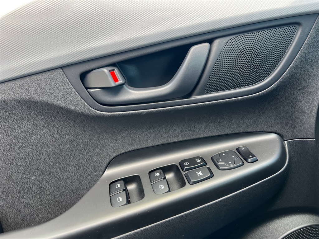 2020 Hyundai Kona SEL Plus photo 11