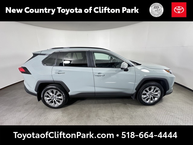 2022 Toyota RAV4 XLE Premium photo 2