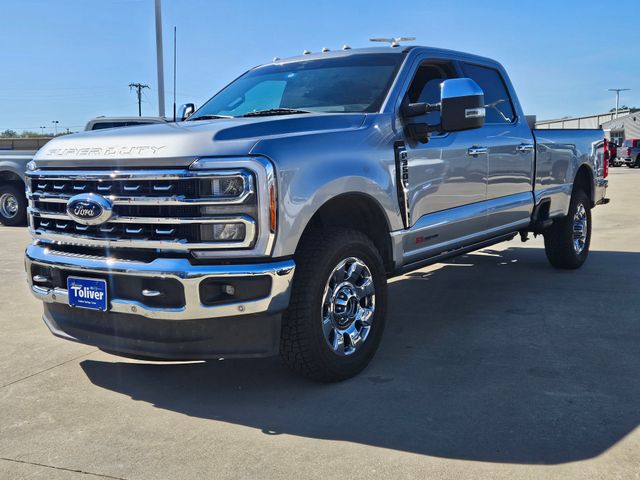 2023 Ford F-350 Lariat photo 2