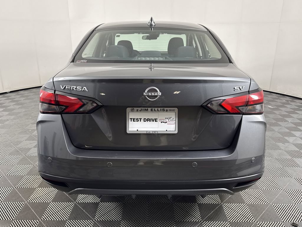 2023 Nissan Versa SV photo 5