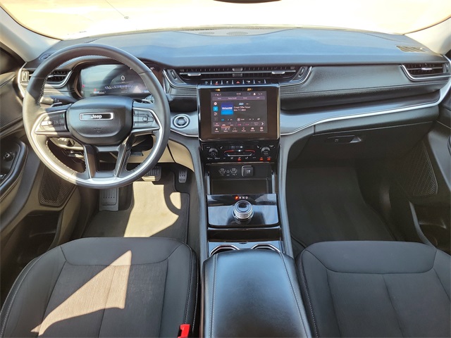 2023 Jeep Grand Cherokee Laredo photo 10