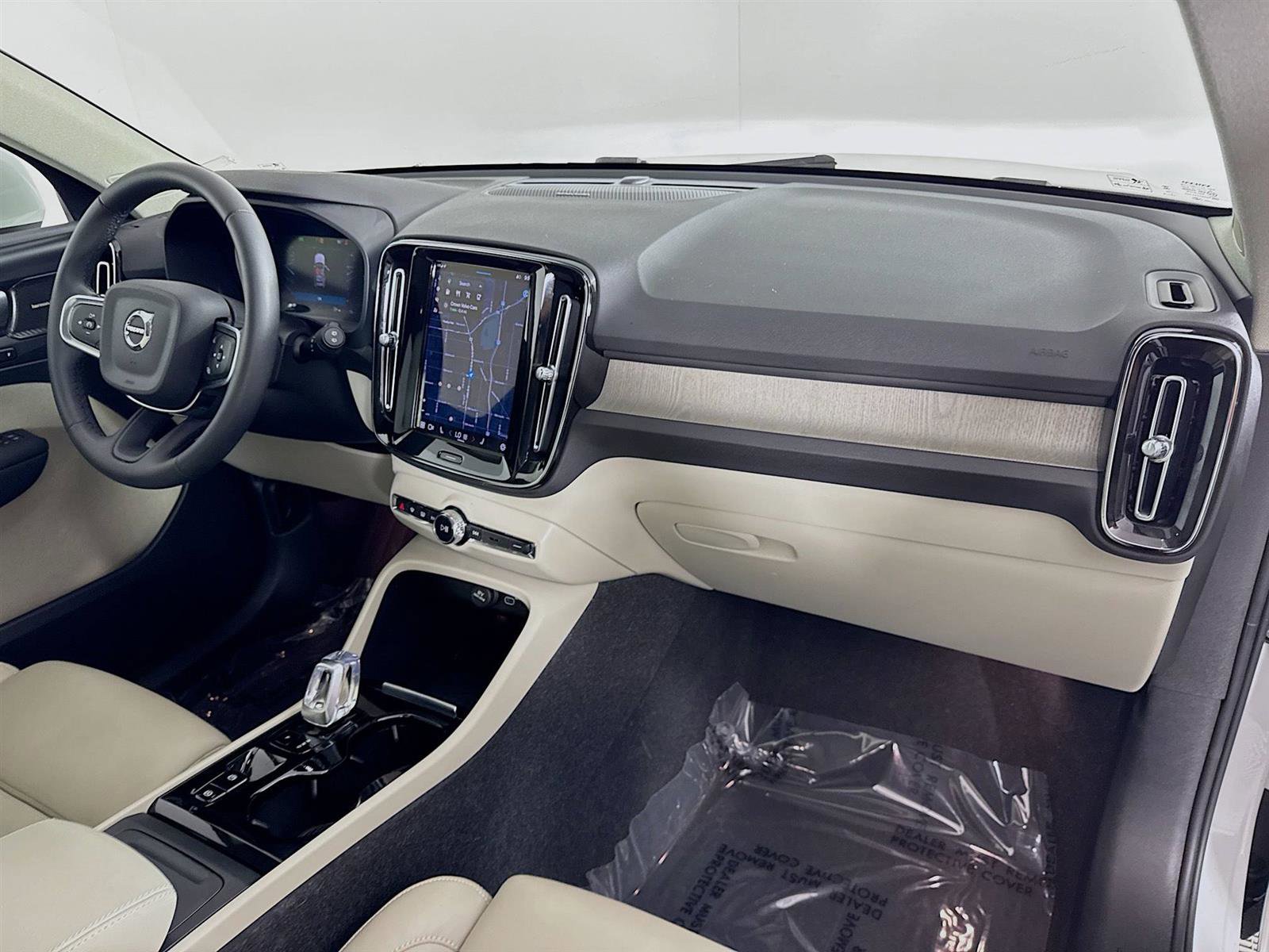 2024 Volvo XC40 Plus photo 28