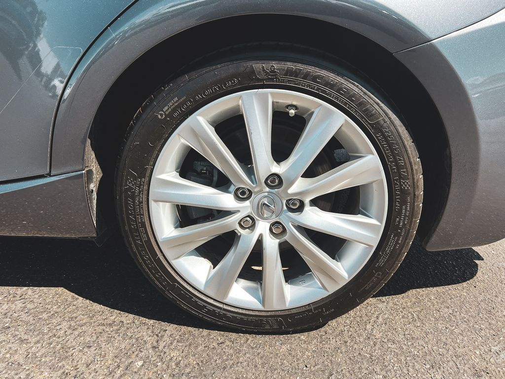 2016 Lexus IS 200t photo 12