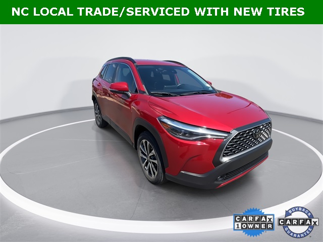 2022 Toyota Corolla Cross XLE photo 2