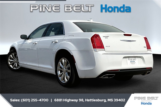 2022 Chrysler 300 Touring photo 2