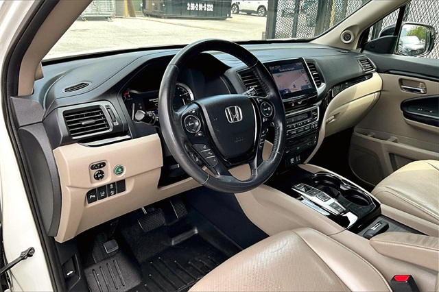 2016 Honda Pilot Elite photo 11