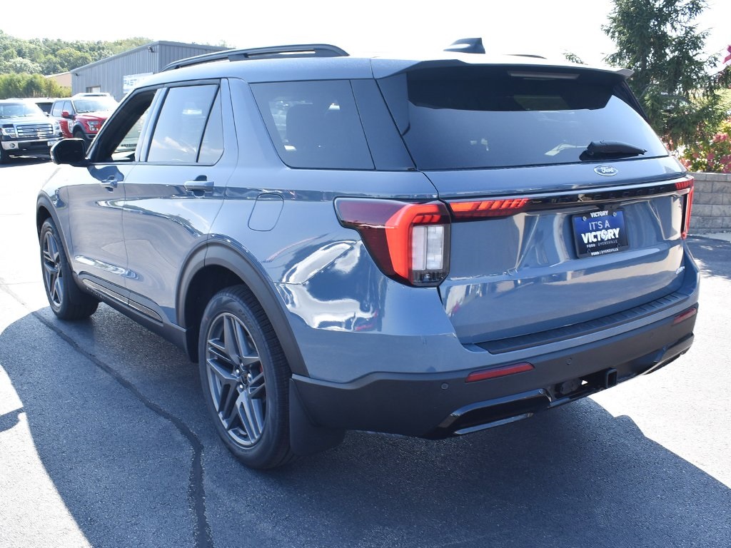 2025 Ford Explorer ST-Line photo 3