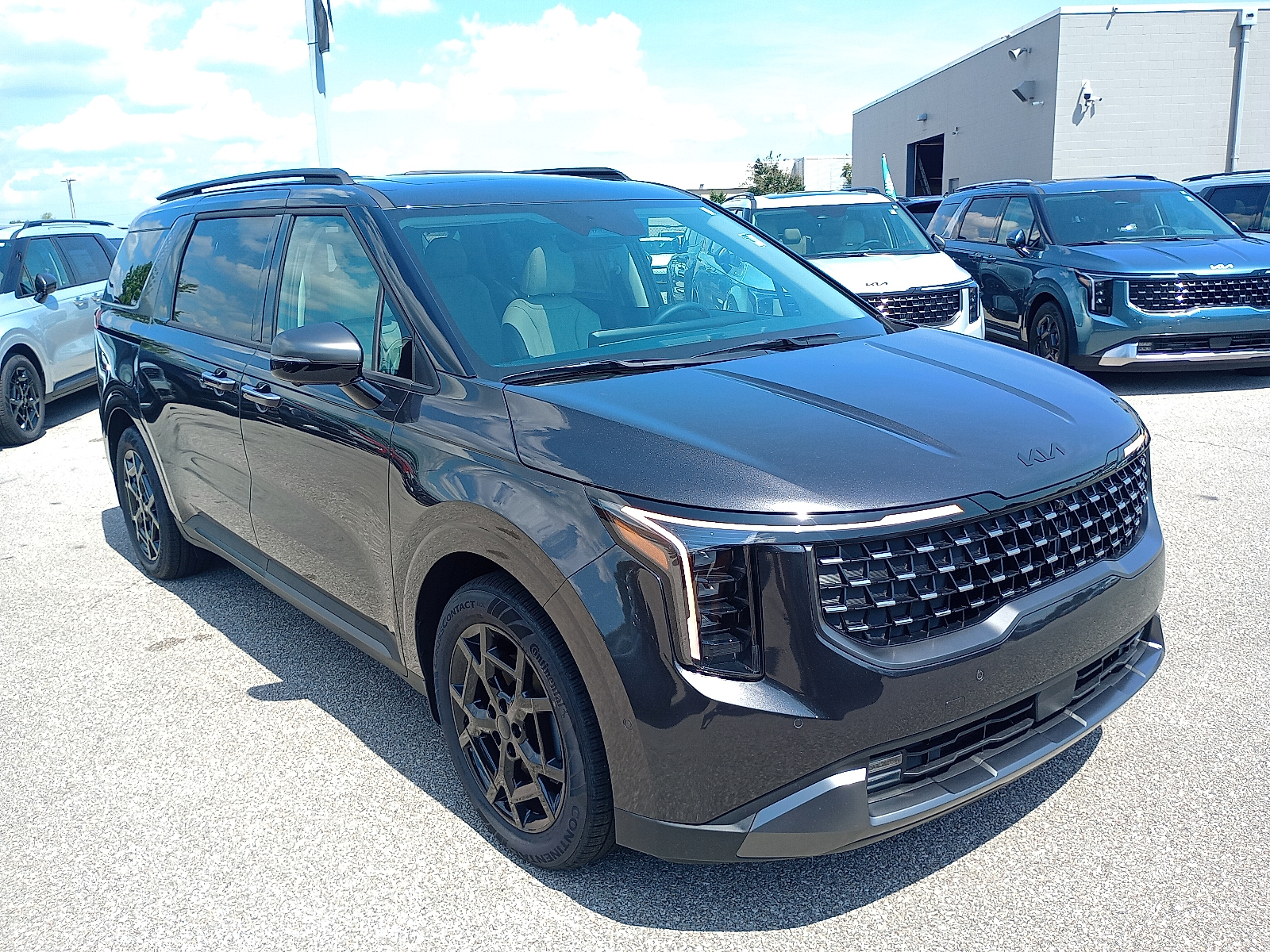 2026 Kia Carnival SX's photo