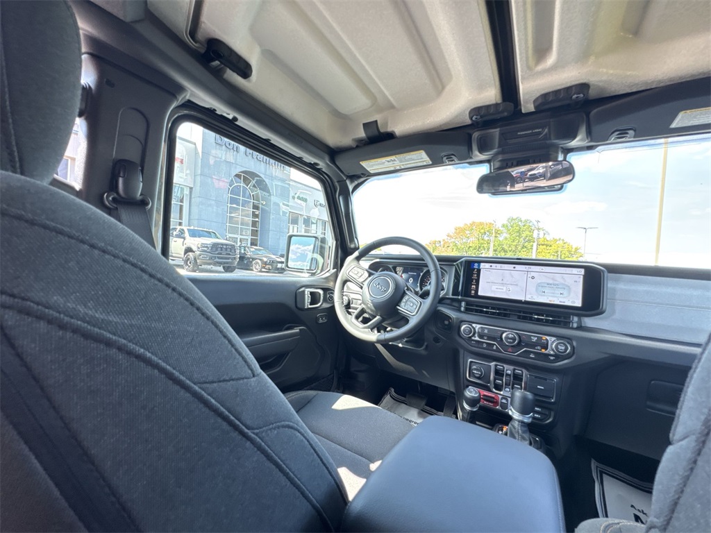 2025 Jeep Gladiator Willys photo 14