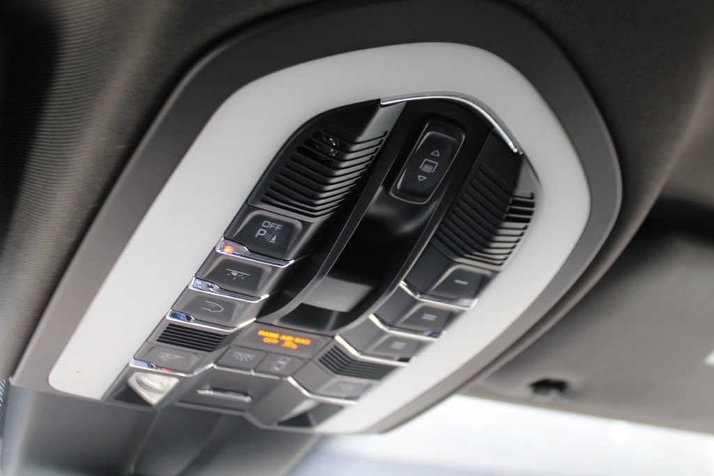 2017 Porsche Cayenne Platinum Edition photo 27
