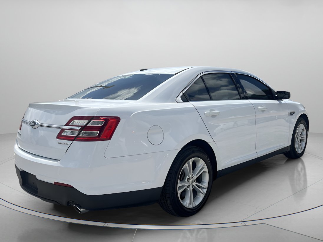 2018 Ford Taurus SE photo 2