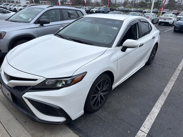 2023 Toyota Camry SE's photo