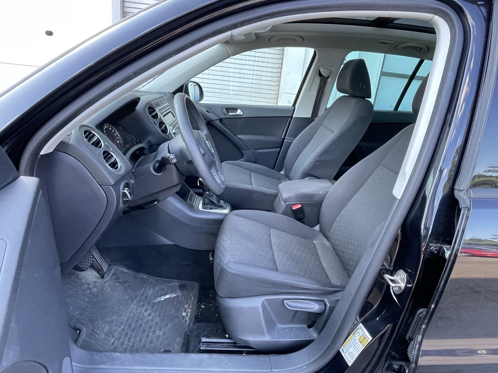 2012 Volkswagen Tiguan S photo 28