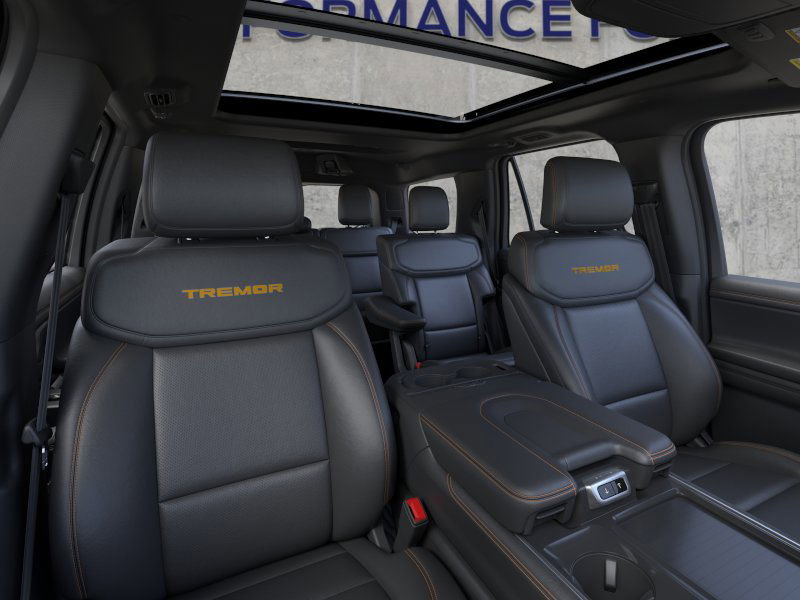 2025 Ford Expedition photo 3