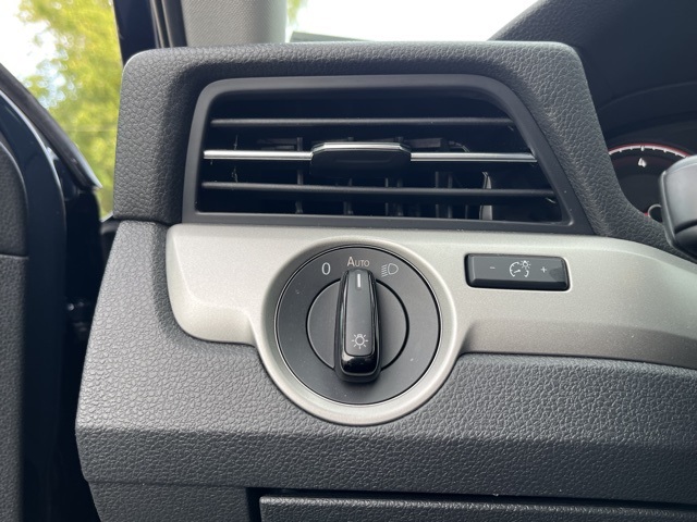 2022 Volkswagen Passat 2.0T SE photo 25