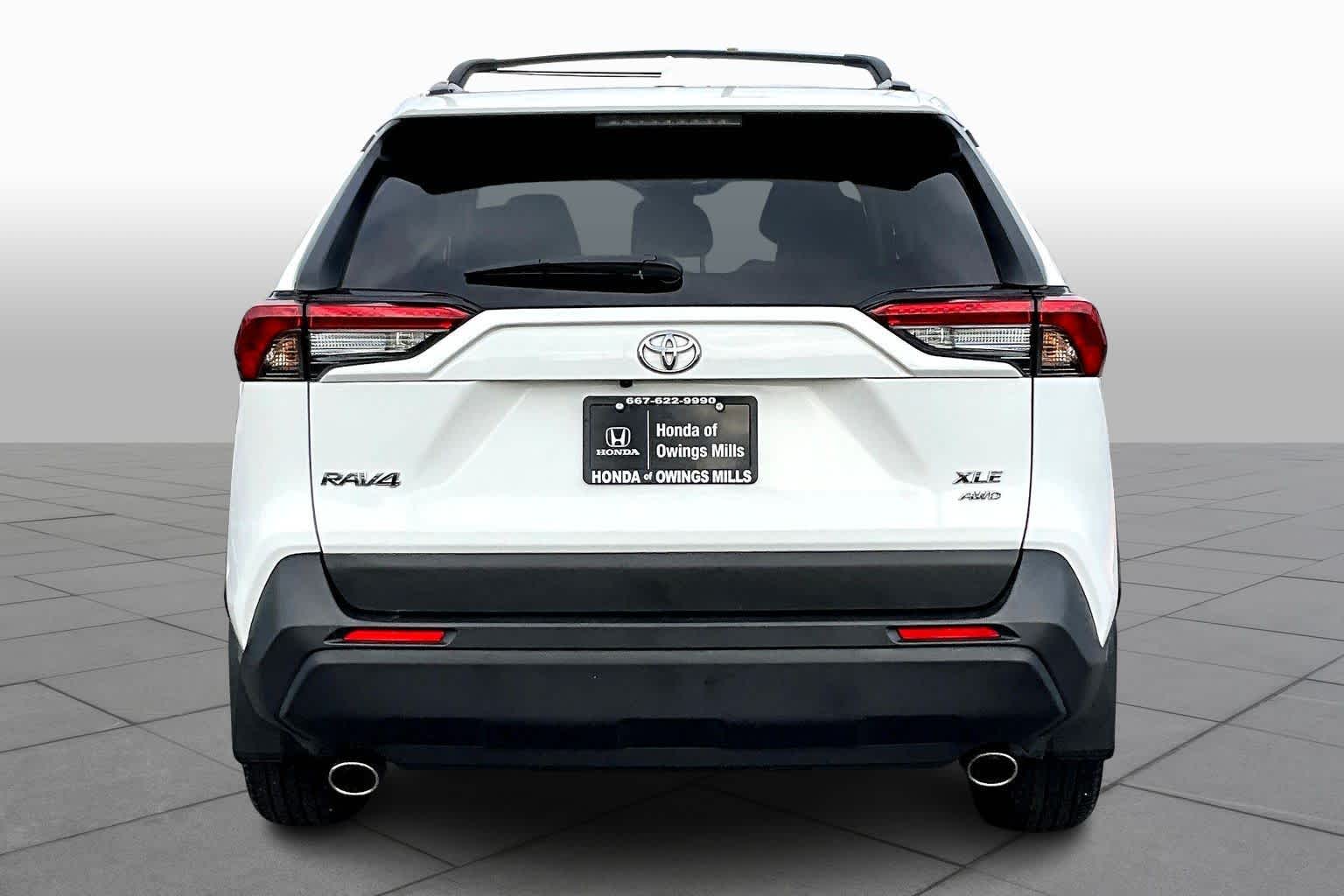 2024 Toyota RAV4 XLE photo 3