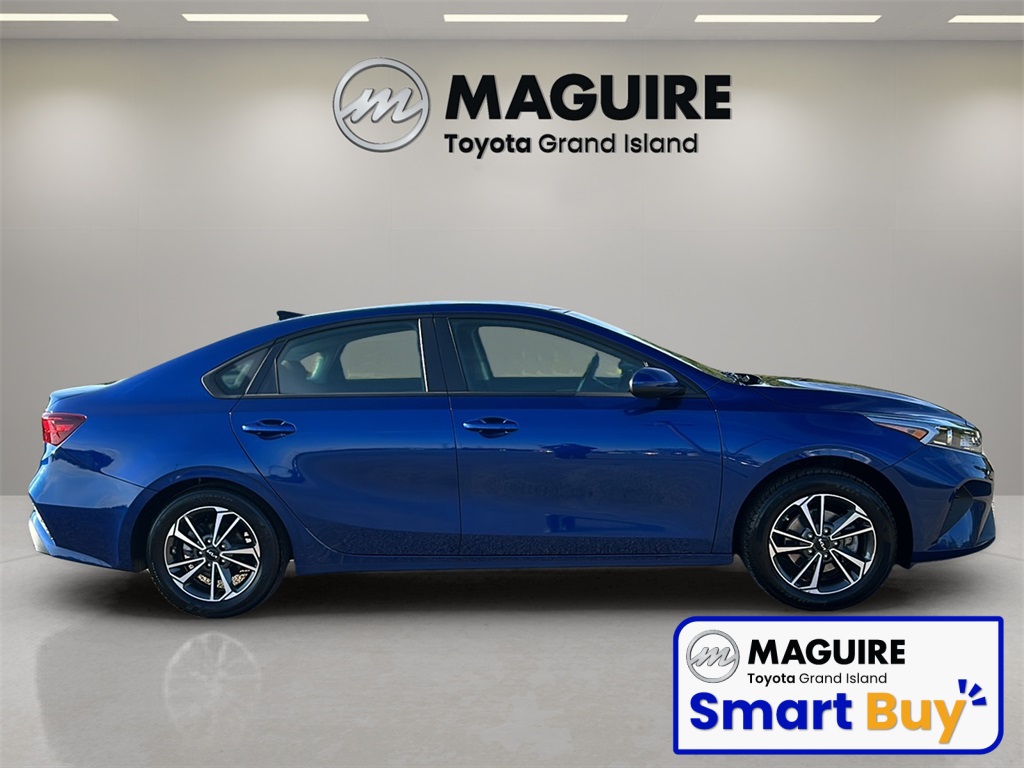 2023 Kia Forte LXS photo 2