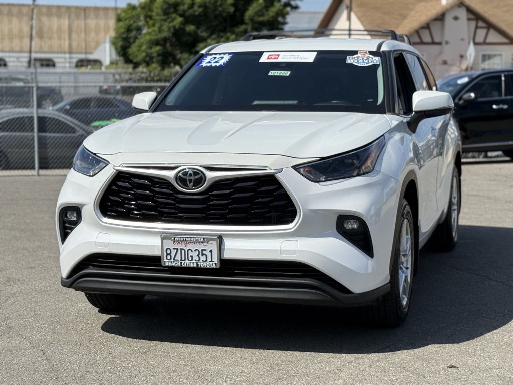 2022 Toyota Highlander LE photo 4