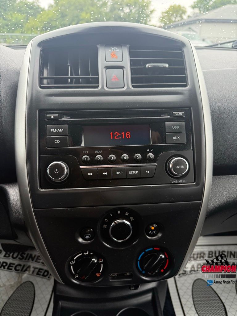 2016 Nissan Versa 1.6 SV photo 21