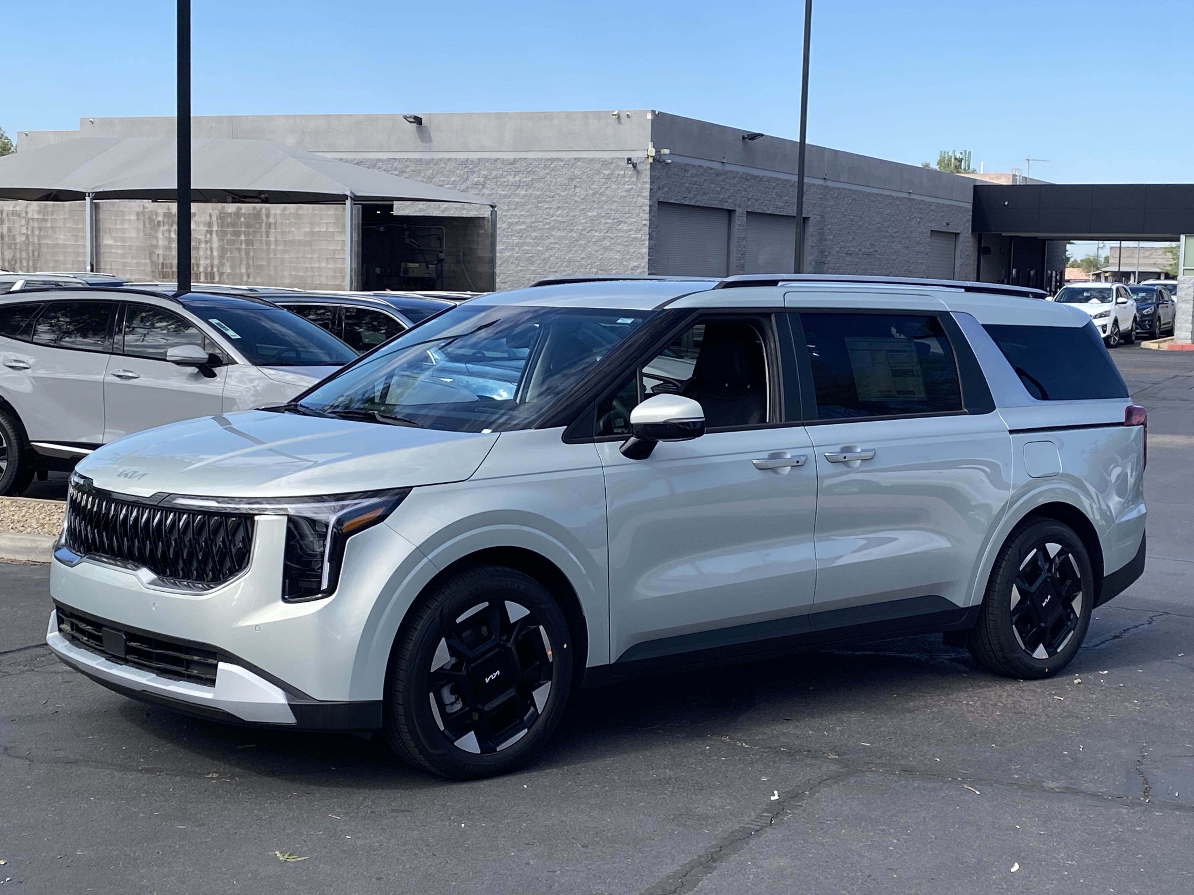 2026 Kia Carnival EX photo 3