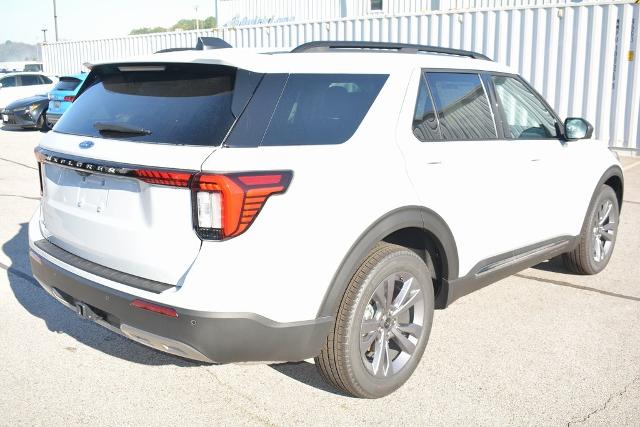 2025 Ford Explorer photo 3