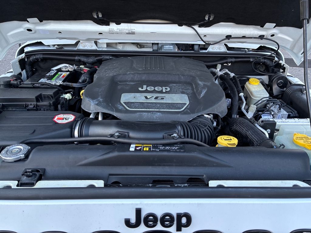 2017 Jeep Wrangler Unlimited Sahara photo 19