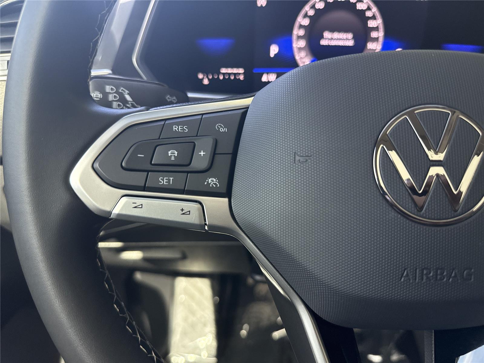 2023 Volkswagen Tiguan SE photo 12
