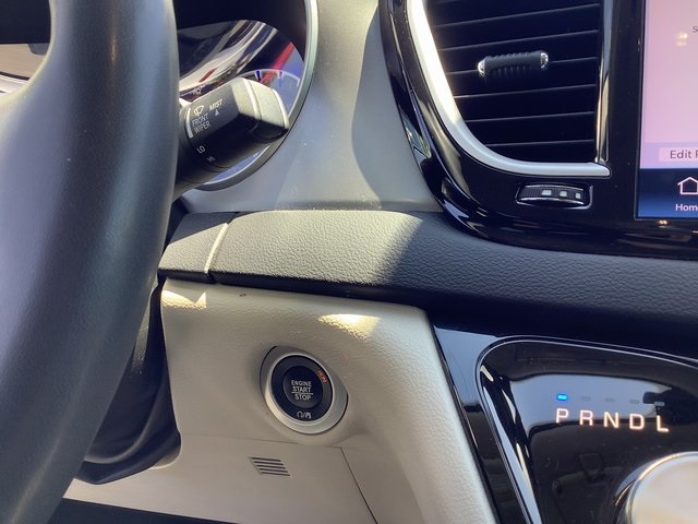2022 Chrysler Pacifica Touring L photo 16