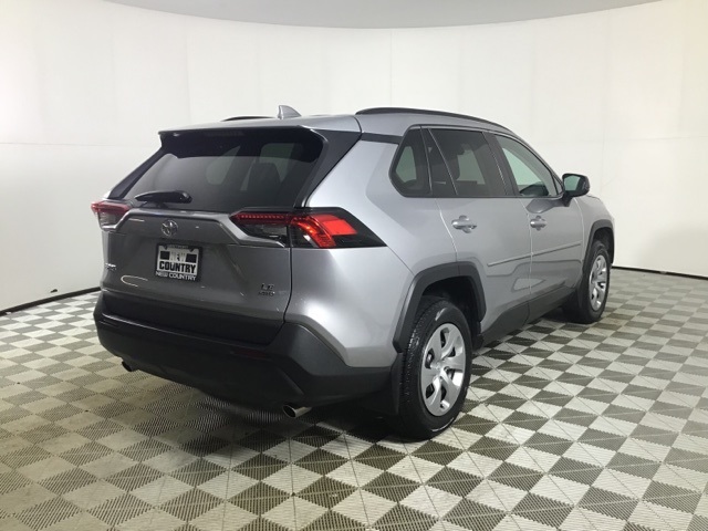 2021 Toyota RAV4 LE photo 7