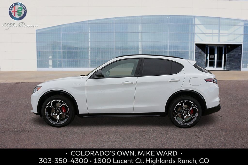 2025 Alfa Romeo Stelvio Sprint Base photo 2