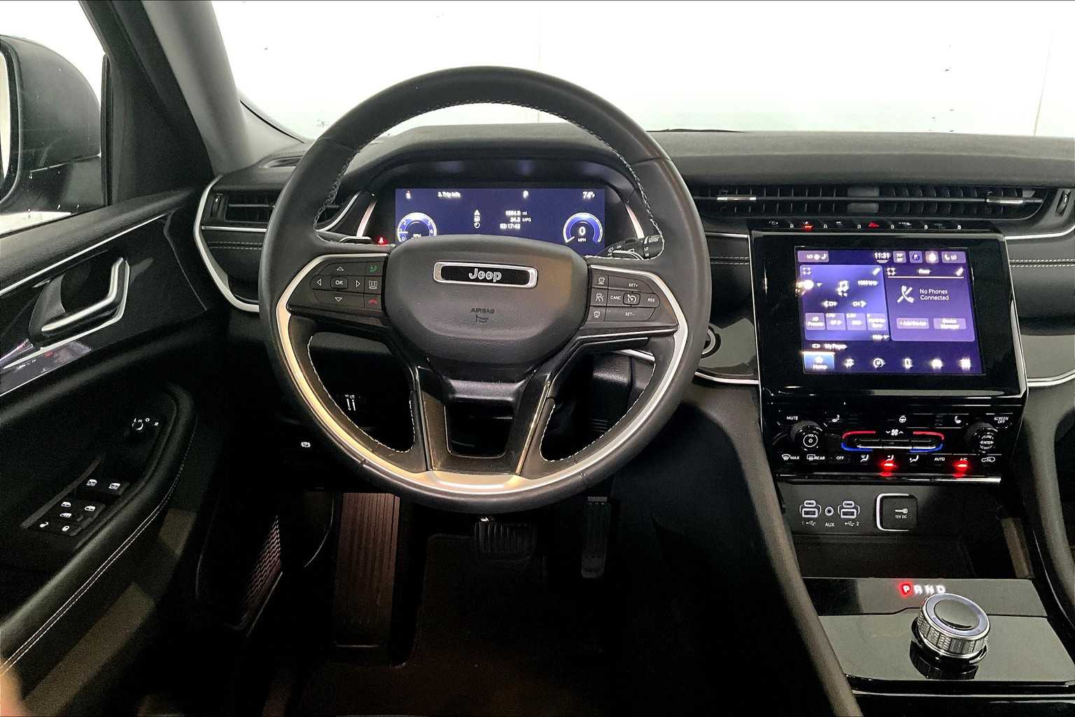 2023 Jeep Grand Cherokee Laredo photo 2