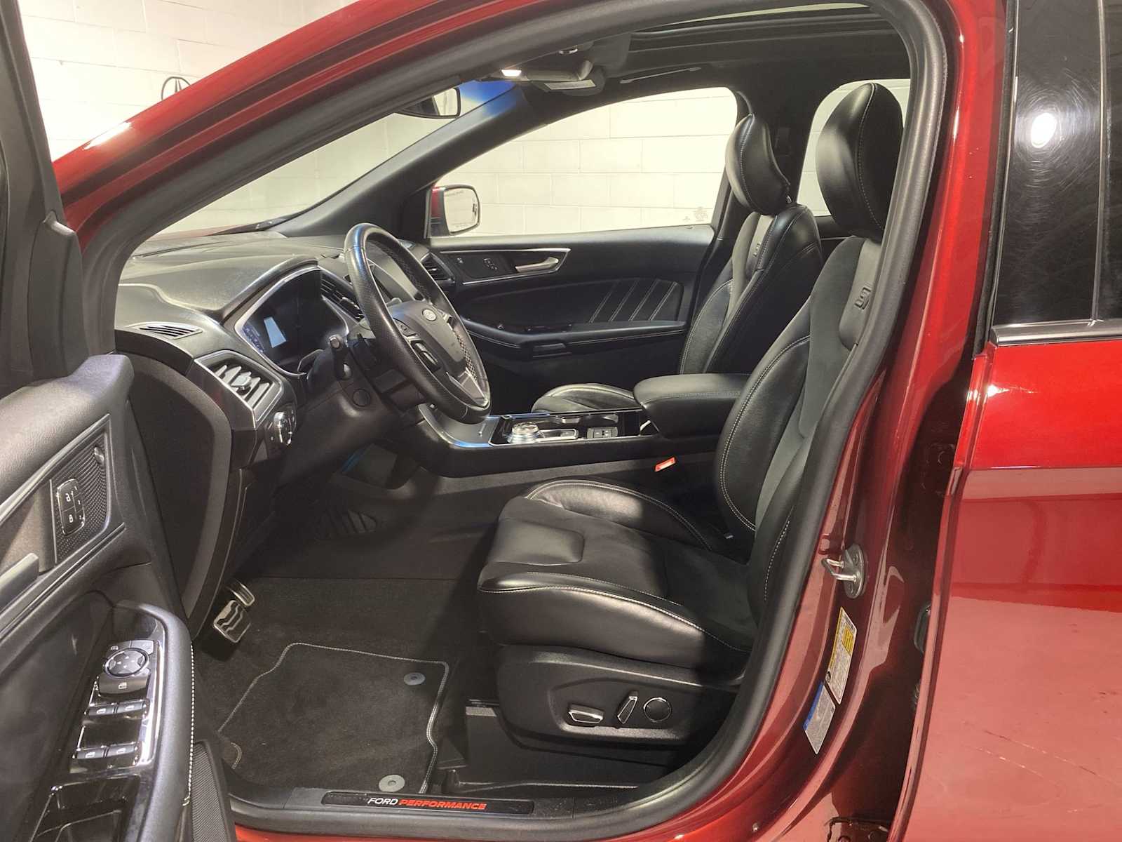 2019 Ford Edge ST photo 2