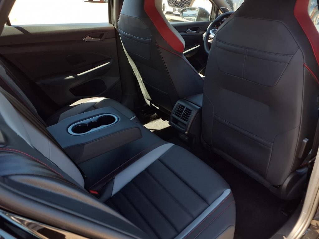 2025 Volkswagen Golf GTI SE photo 18