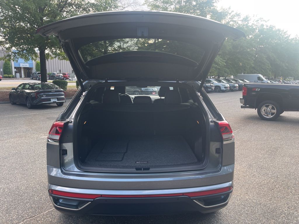 2023 Volkswagen Atlas Cross Sport SE Technology photo 16