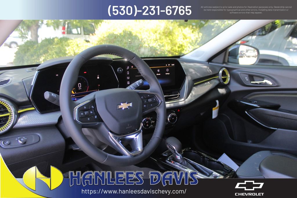2025 Chevrolet Trax LT photo 12