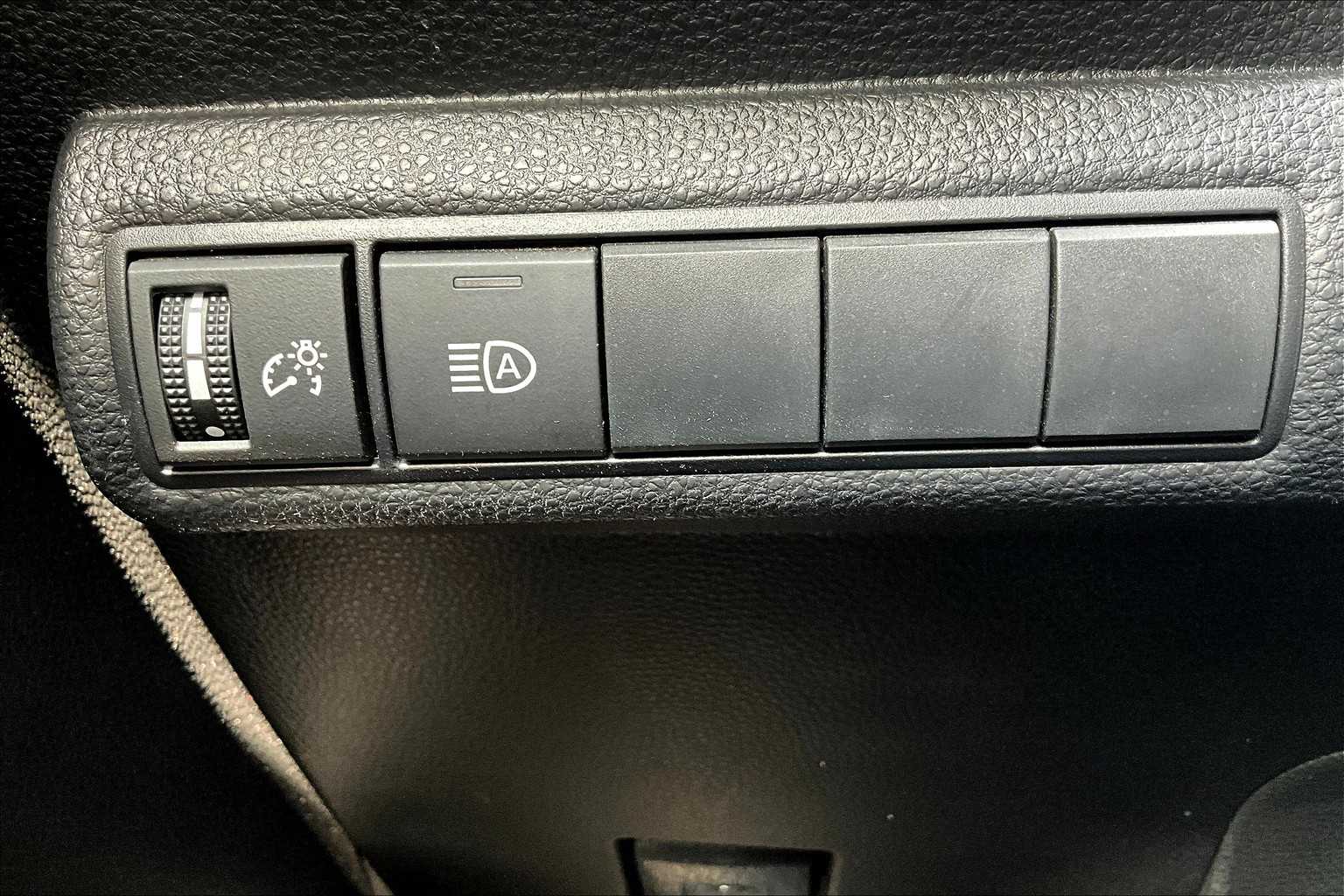 2023 Toyota Corolla Hybrid LE photo 31