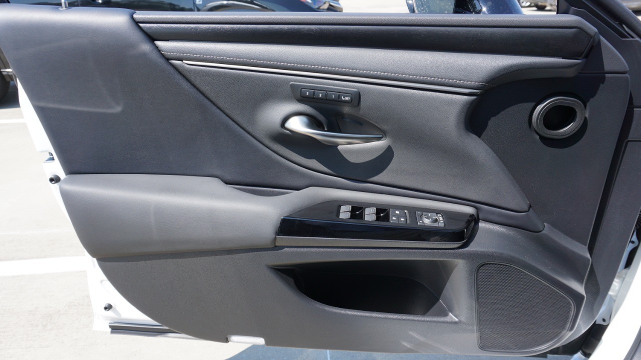 2023 Lexus ES 350 photo 19