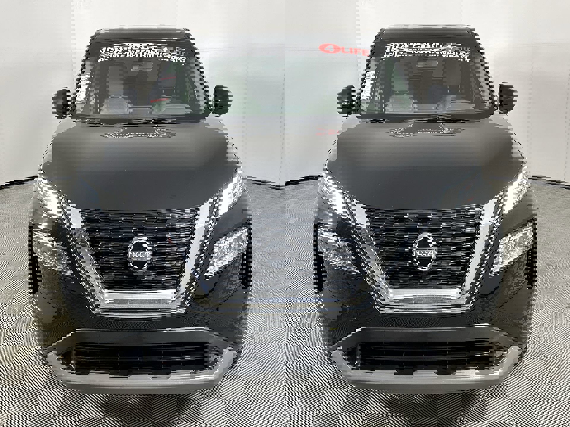 2023 Nissan Rogue SV photo 2