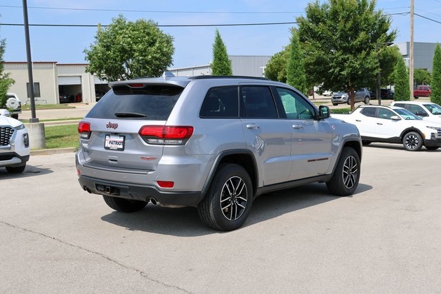 Used 2021 Silver Jeep Trailhawk image 3