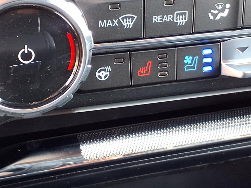 2025 Ford F-150 Lariat photo 8