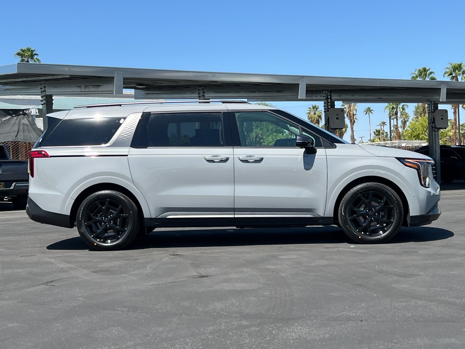 2026 Kia Carnival SX Prestige photo 2