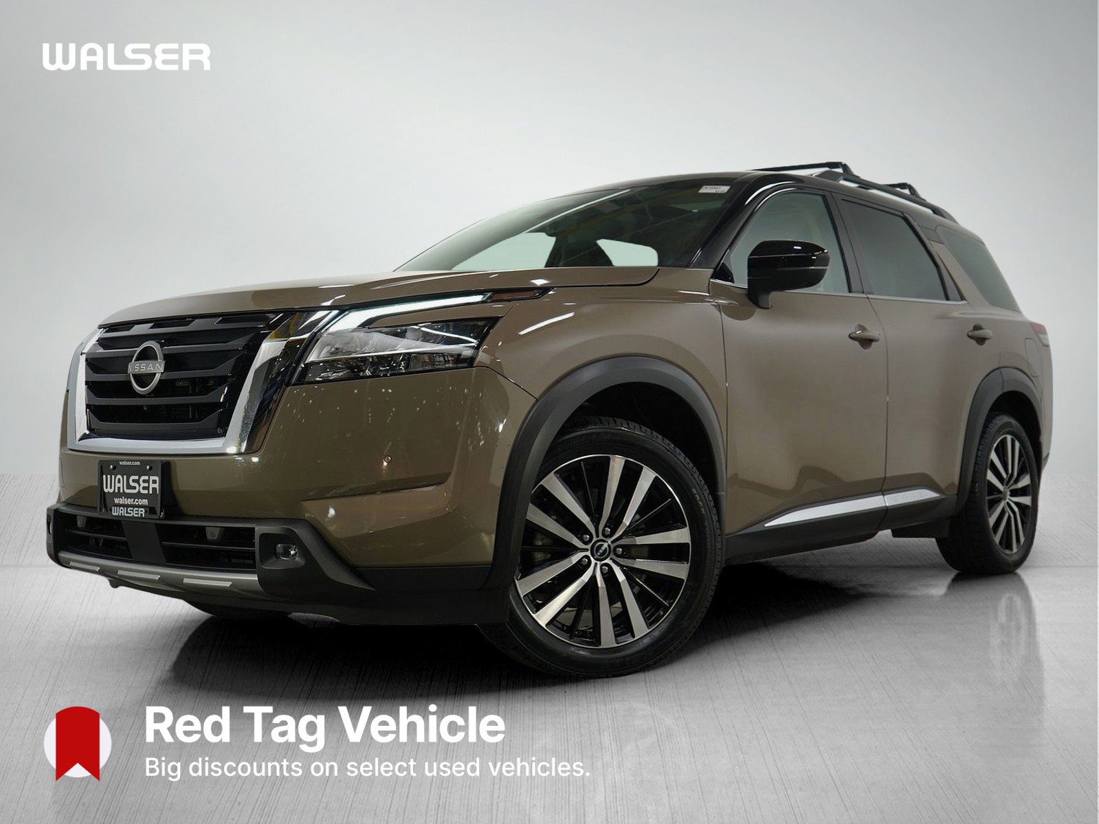 2023 Nissan Pathfinder Platinum's photo