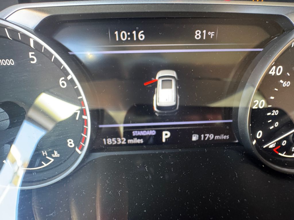 2023 Nissan Pathfinder SL photo 8
