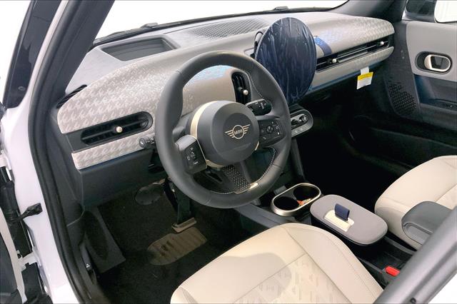 2026 Mini Cooper Hardtop 4 Door Signature photo 3